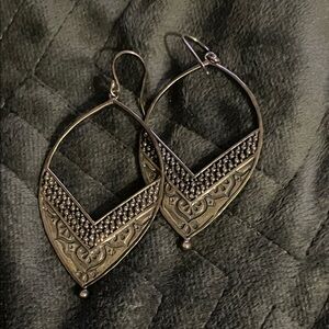 Silpada Elegant Sterling Silver Dangle engraved pattern Earrings